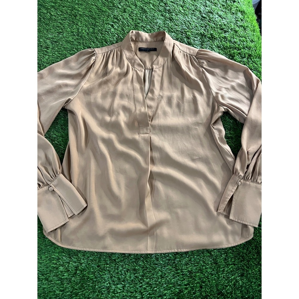 Banana Republic Sz M Tan Satin Split Neck Blouse Pleated Long Sleeve Top Womens